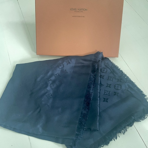 LOUIS VUITTON Monogram Scarf Stall Shawl/ Navy - Picture 2 of 9